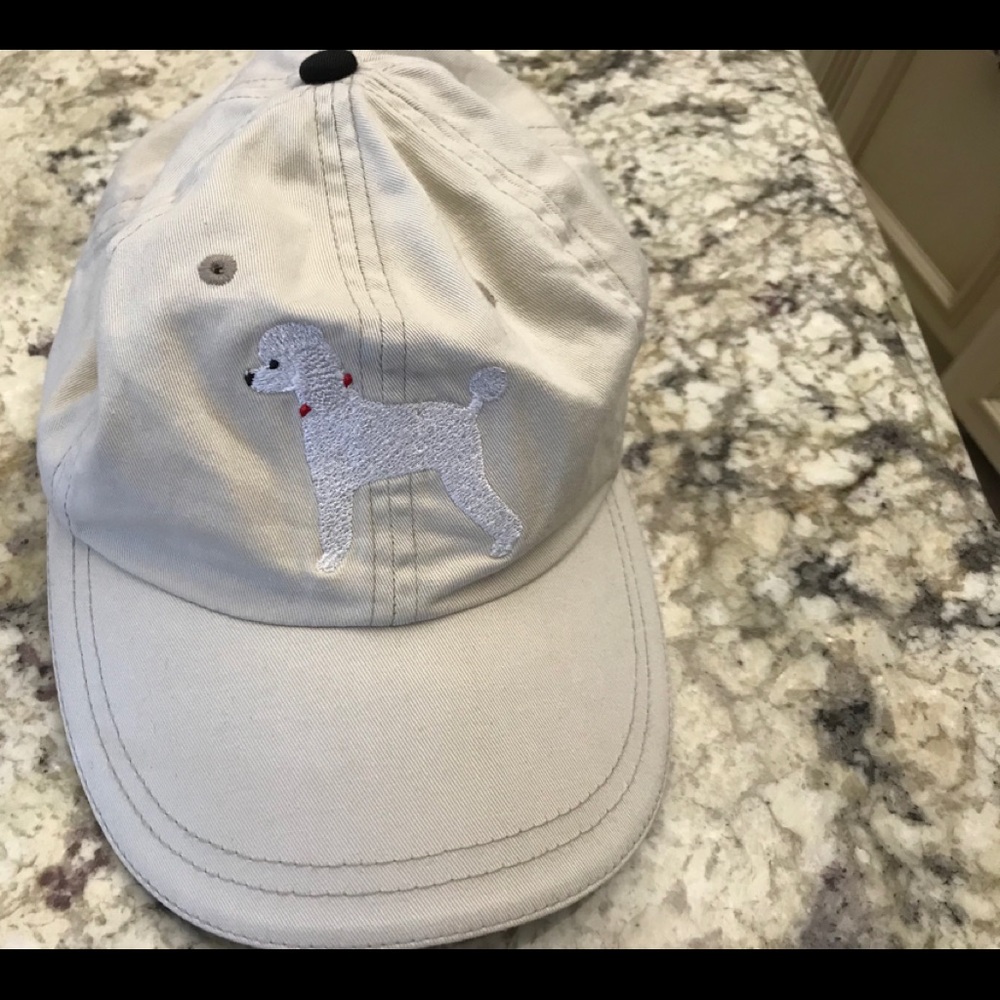 Hat with embroidered poodle